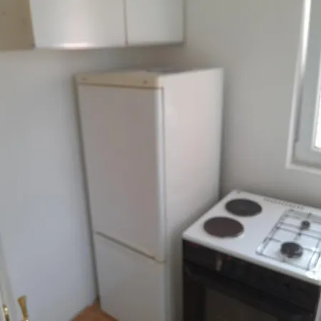 1 Apartment *